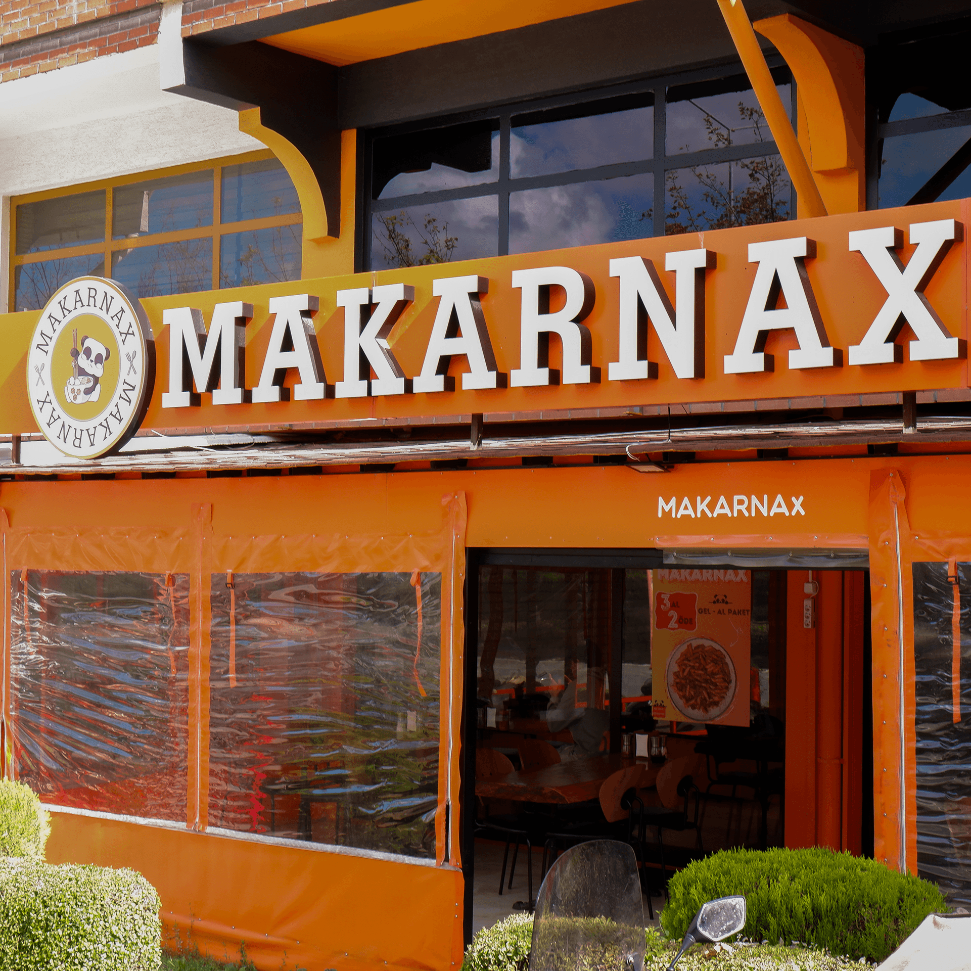 Makarnax
